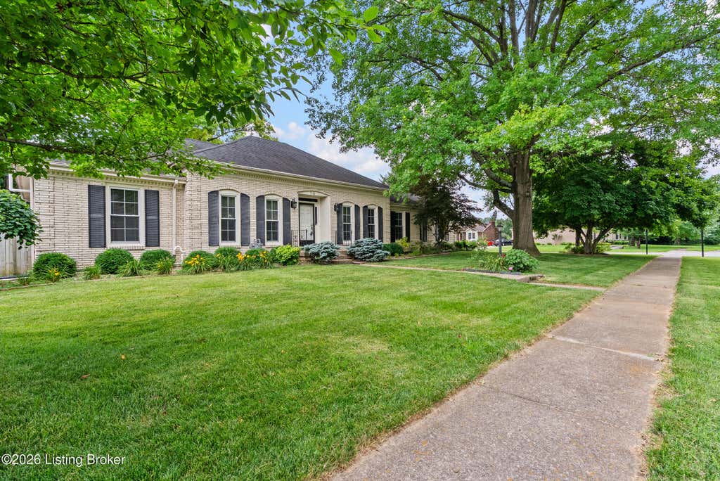 Photo of 7100 Chippenham Rd, Louisville, KY 40222 (MLS # 1720664)