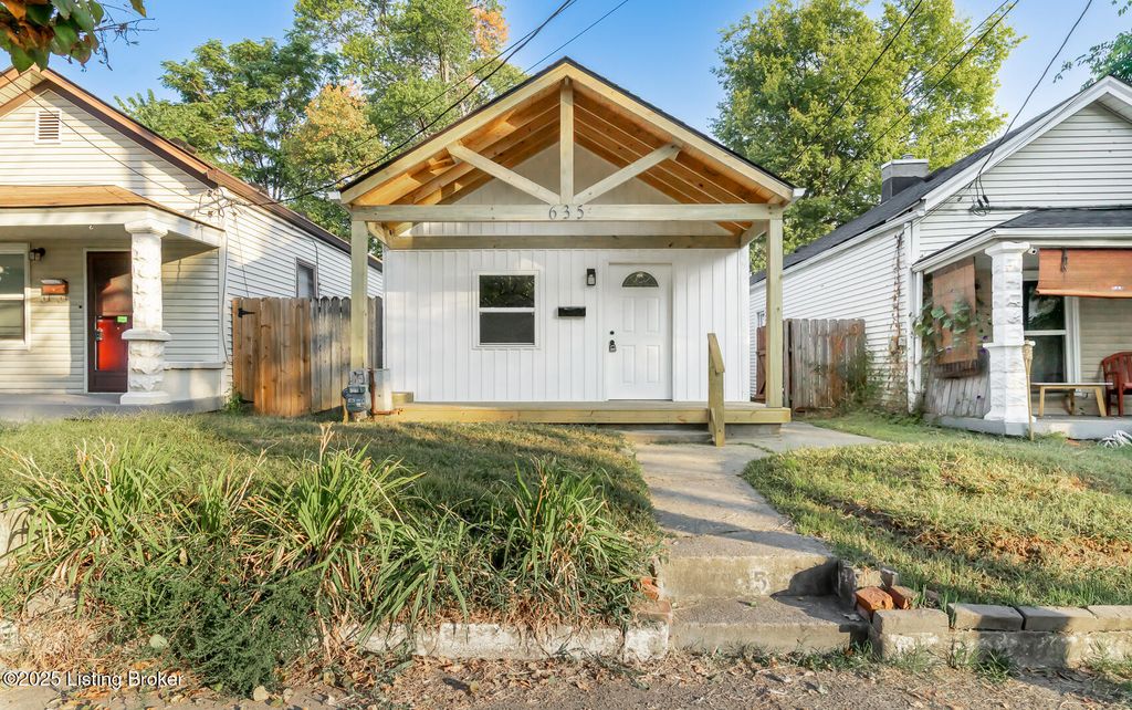 Photo of 635 Lynn St, Louisville, KY 40217 (MLS # 1706017)