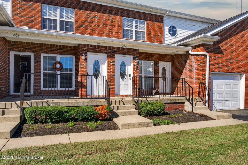 Photo of 206 S Dorsey Ln, Louisville, KY 40223 (MLS # 1732542)
