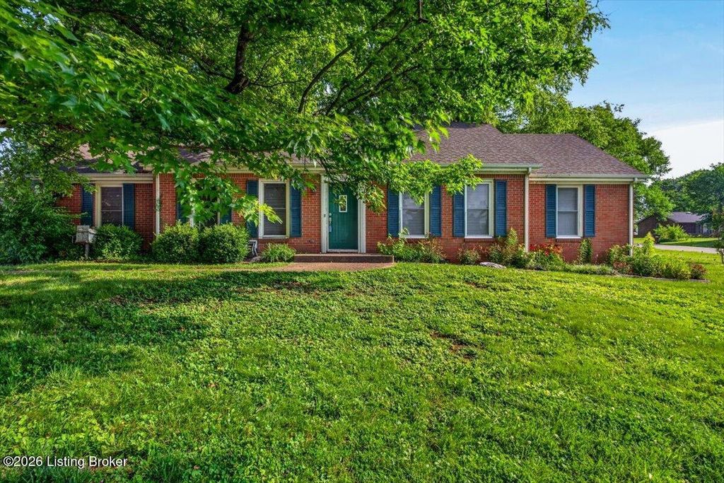 Photo of 388 Knobview Dr, Shelbyville, KY 40065 (MLS # 1720209)