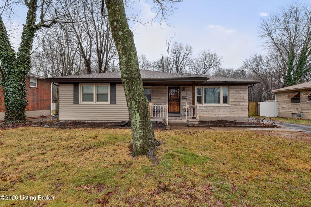 Photo of 3117 Teakwood Cir, Louisville, KY 40216 (MLS # 1709201)