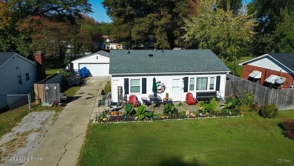 Photo of 10008 Donau Ln, Louisville, KY 40272 (MLS # 1706013)