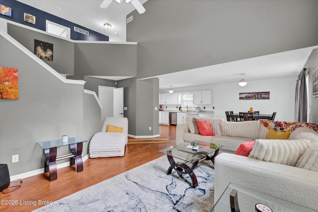 Photo of 11415 Catalpa View Ct, Louisville, KY 40299 (MLS # 1732587)