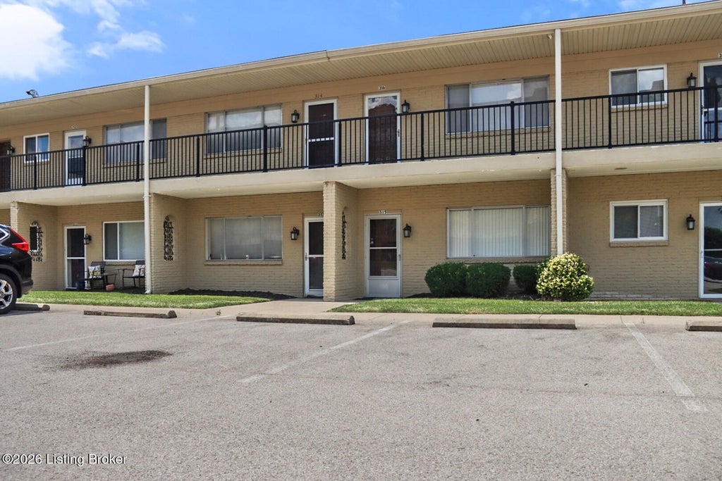 Photo of 316 Casa Bella Ct #316, Louisville, KY 40220 (MLS # 1733386)