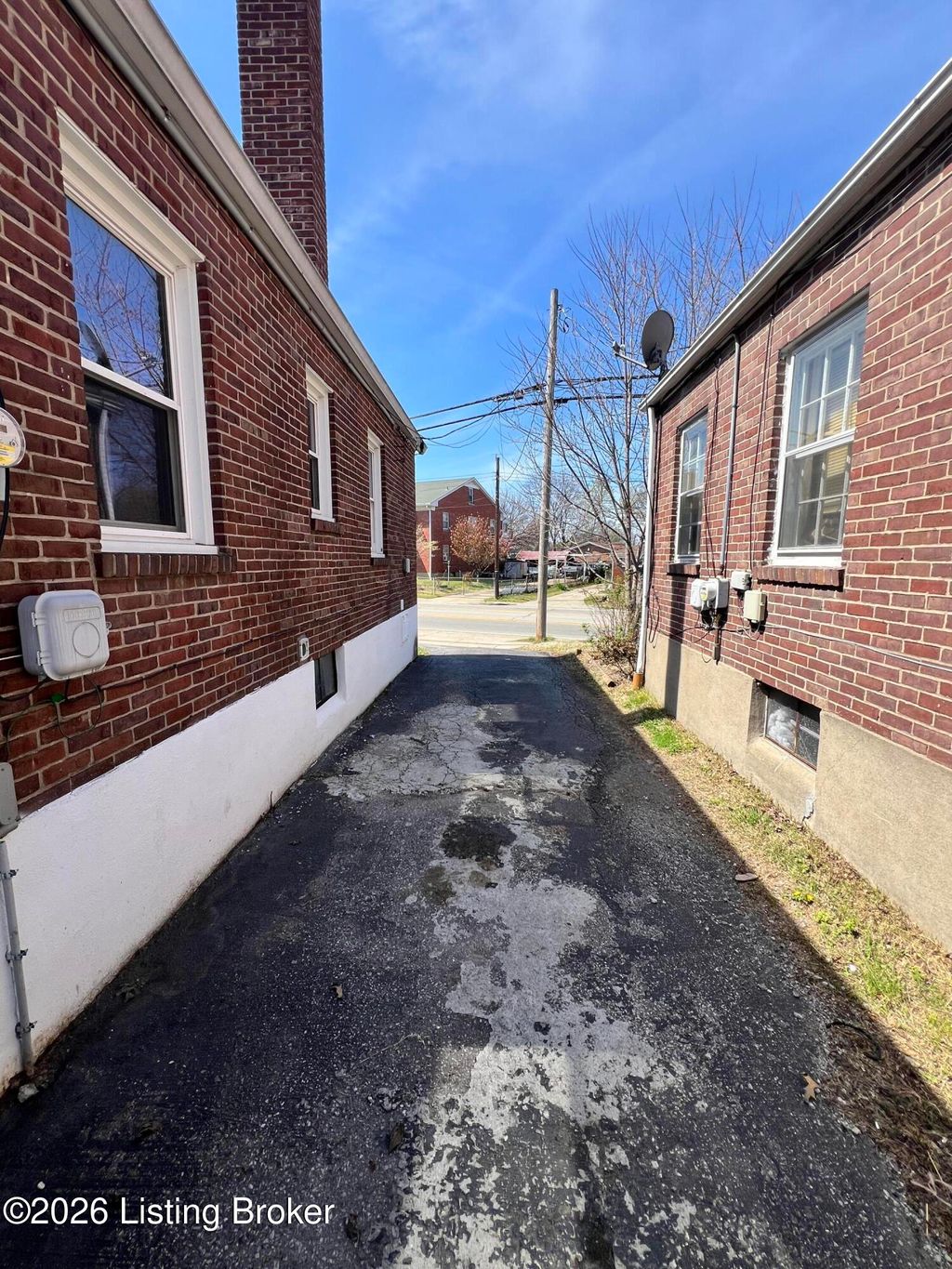 Photo of 4931 Southside Dr, Louisville, KY 40214 (MLS # 1712833)