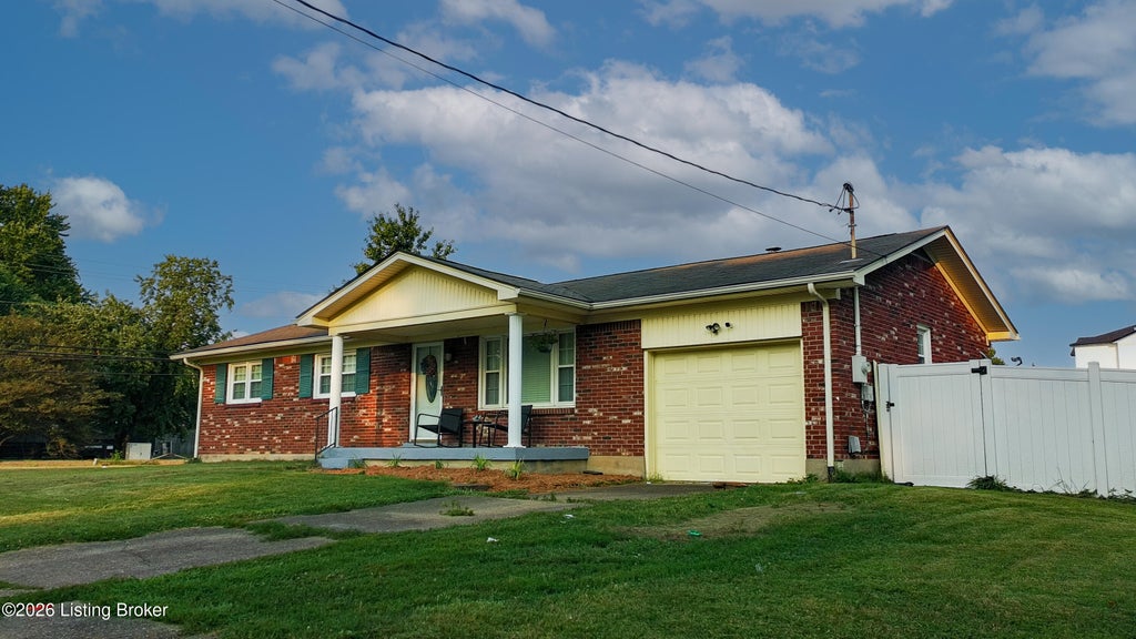 Photo of 6501 Cady Dr, Louisville, KY 40258 (MLS # 1727449)