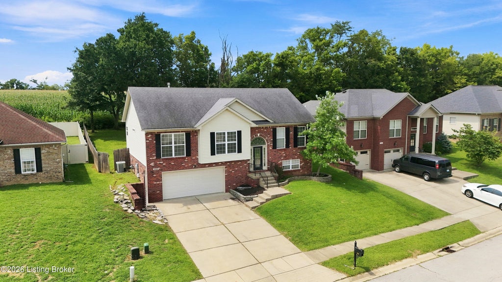 Photo of 396 Oakview Dr, Shelbyville, KY 40065 (MLS # 1726359)