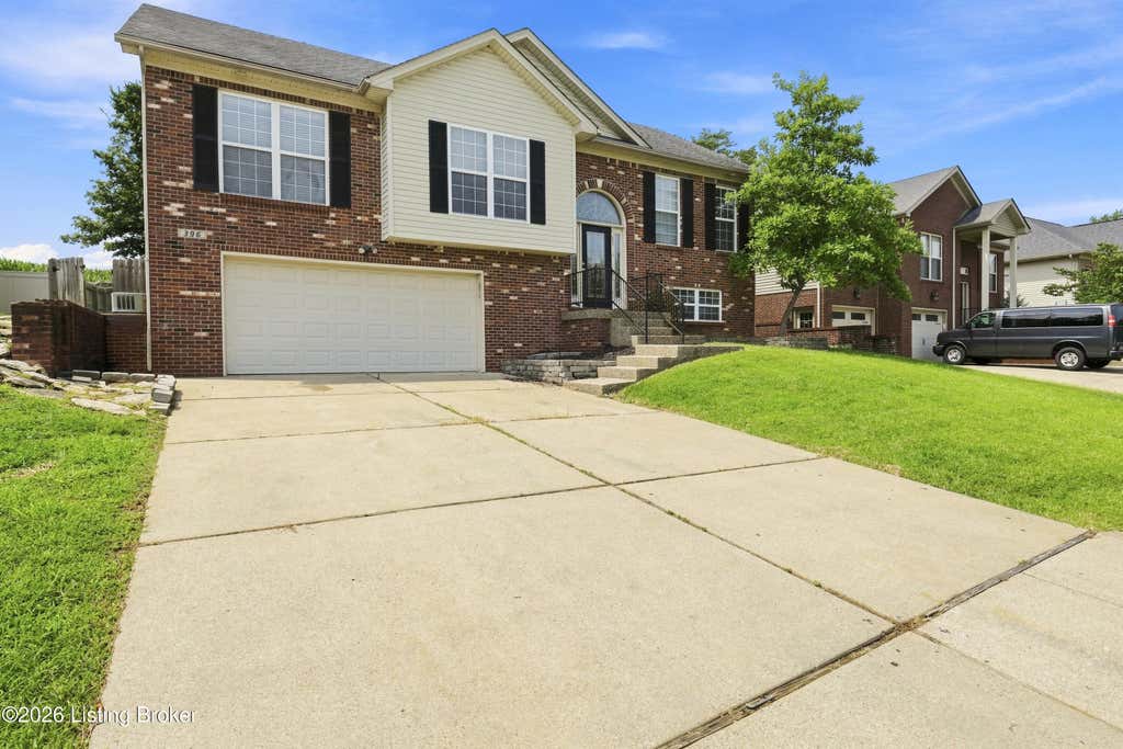 Photo of 396 Oakview Dr, Shelbyville, KY 40065 (MLS # 1726359)