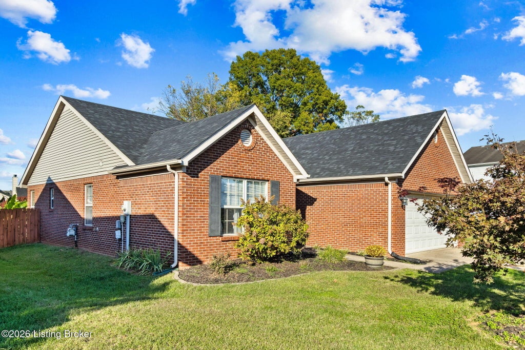 Photo of 4027 Heatherview Rd, Louisville, KY 40218 (MLS # 1732770)
