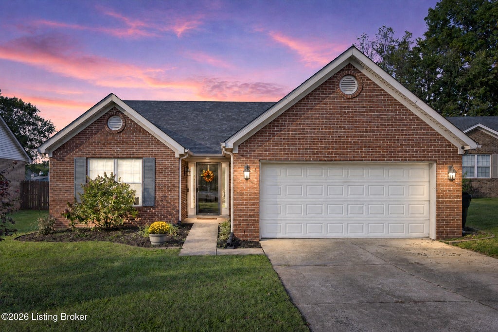 Photo of 4027 Heatherview Rd, Louisville, KY 40218 (MLS # 1732770)