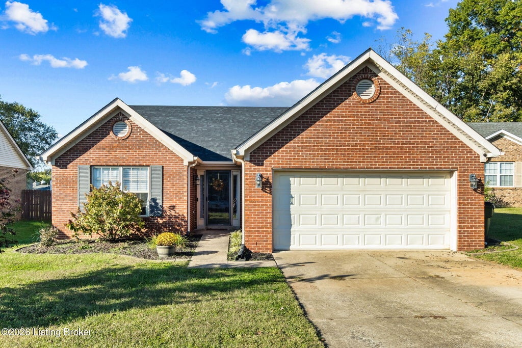 Photo of 4027 Heatherview Rd, Louisville, KY 40218 (MLS # 1732770)
