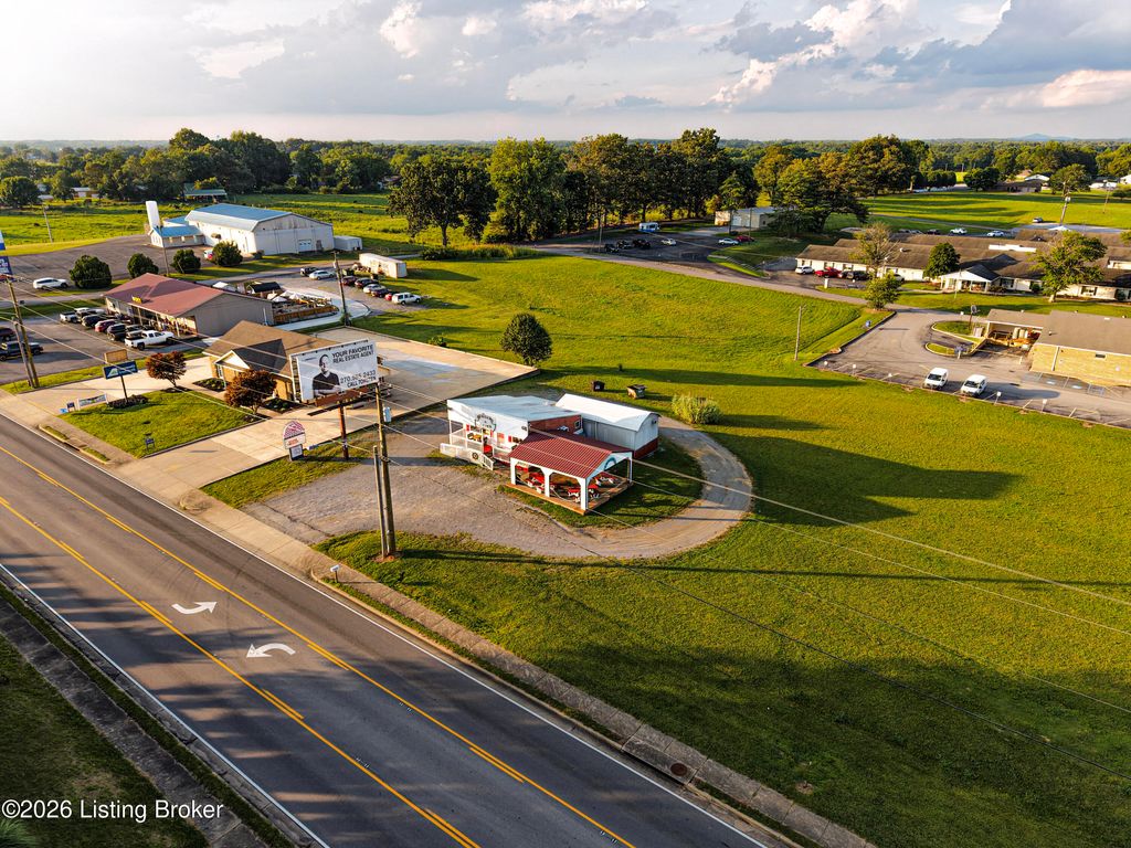 Photo of 740 N Main St, Jamestown, KY 42629 (MLS # 1723355)