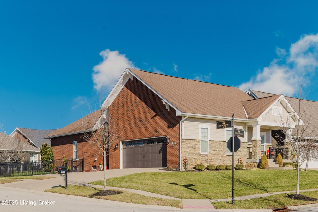 Photo of 1009 Helm Place Ln, Louisville, KY 40299 (MLS # 1705167)