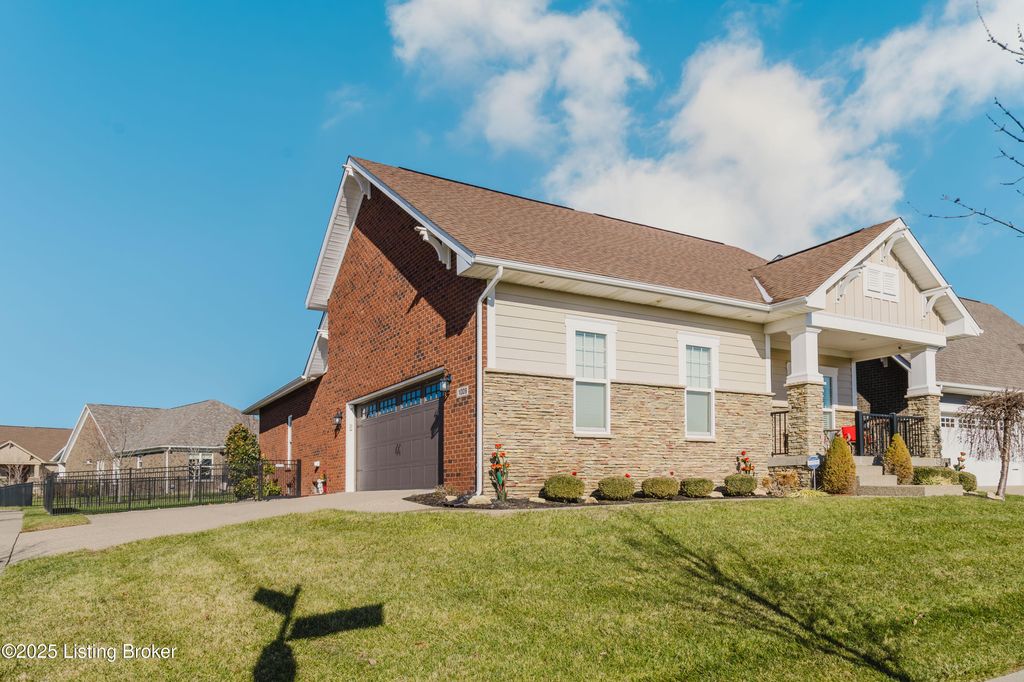 Photo of 1009 Helm Place Ln, Louisville, KY 40299 (MLS # 1705167)