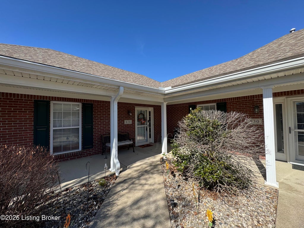 Photo of 828 Garden Pointe Dr, Simpsonville, KY 40067 (MLS # 1728532)
