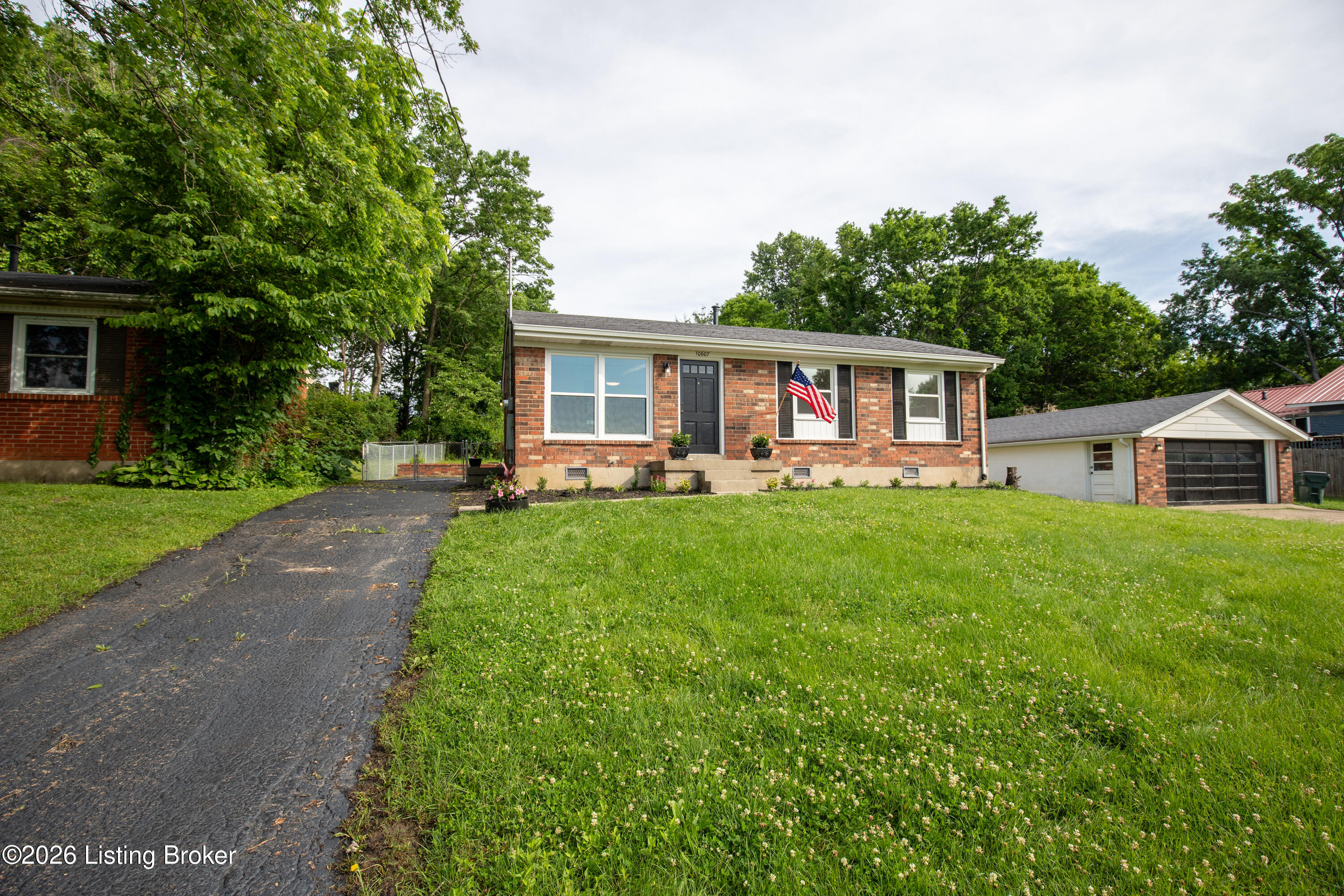 10607 Fairview Ave
