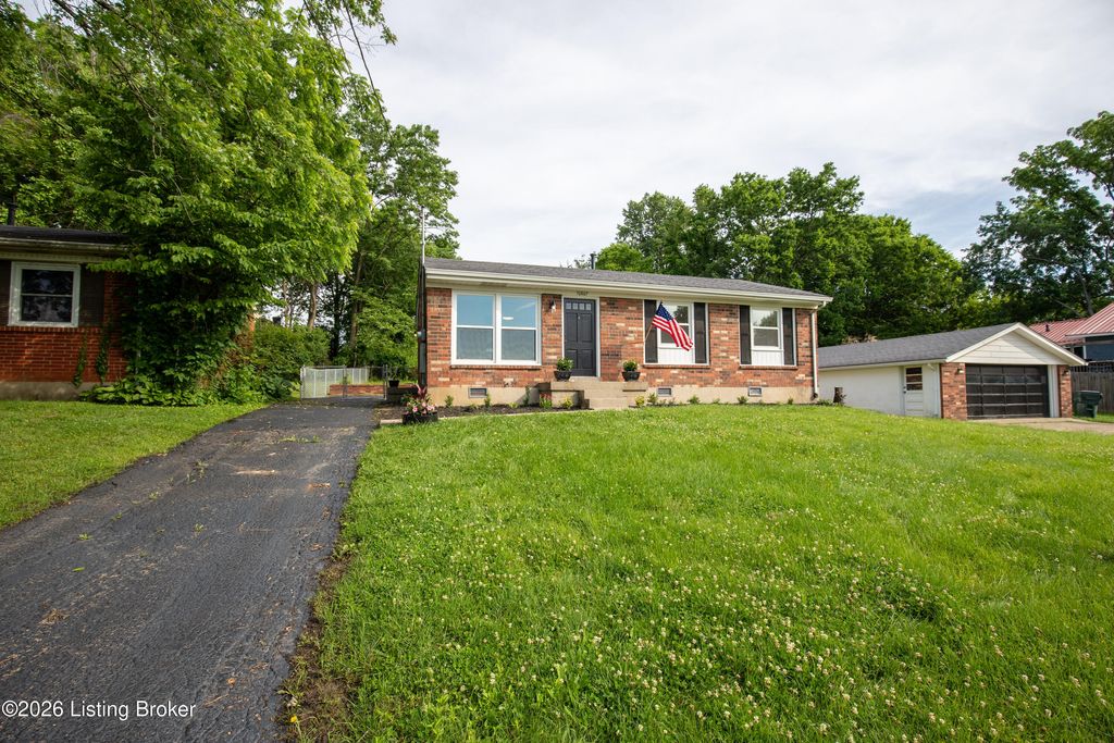Photo of 10607 Fairview Ave, Jeffersontown, KY 40299 (MLS # 1718062)