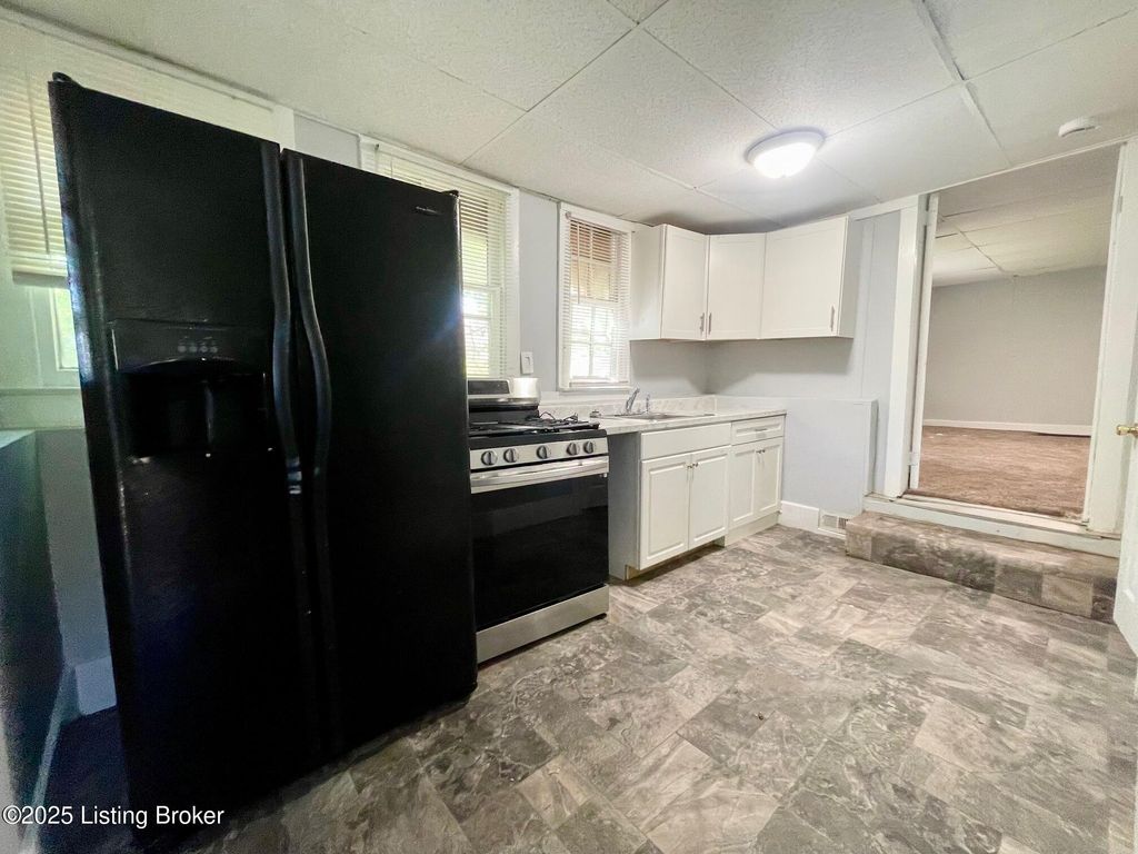 Photo of 1349 Olive St #4, Louisville, KY 40211 (MLS # 1713530)