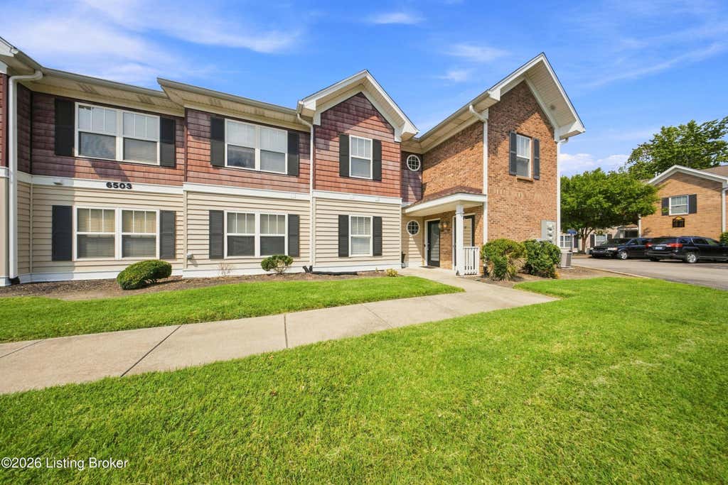 Photo of 6503 Brook Bend Way #121, Louisville, KY 40229 (MLS # 1726389)