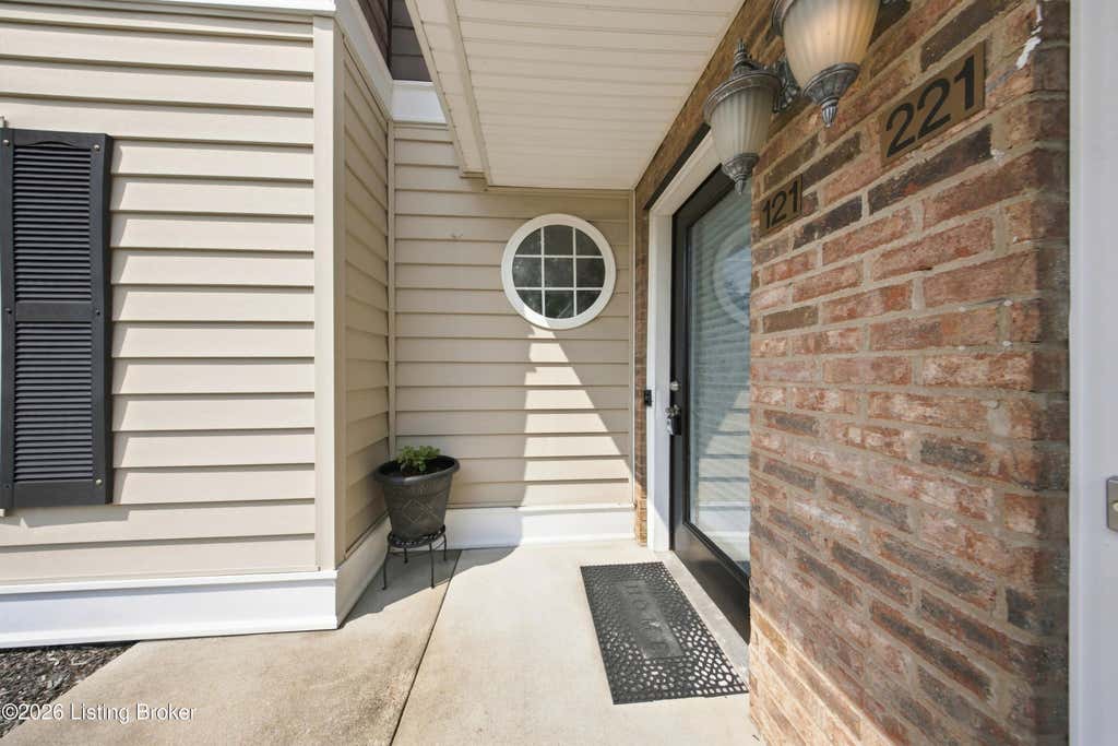 Photo of 6503 Brook Bend Way #121, Louisville, KY 40229 (MLS # 1726389)