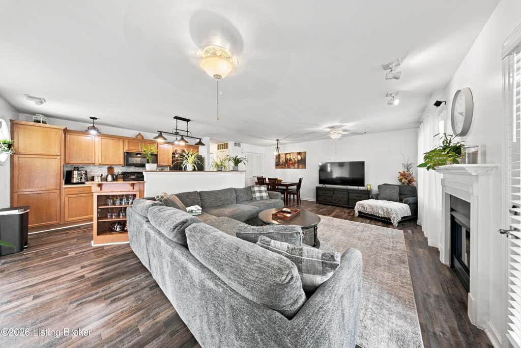 Photo of 6503 Brook Bend Way #121, Louisville, KY 40229 (MLS # 1726389)