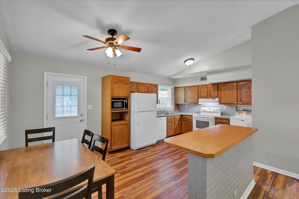 Photo of 3031 Nepperhan Rd, Louisville, KY 40220 (MLS # 1716591)