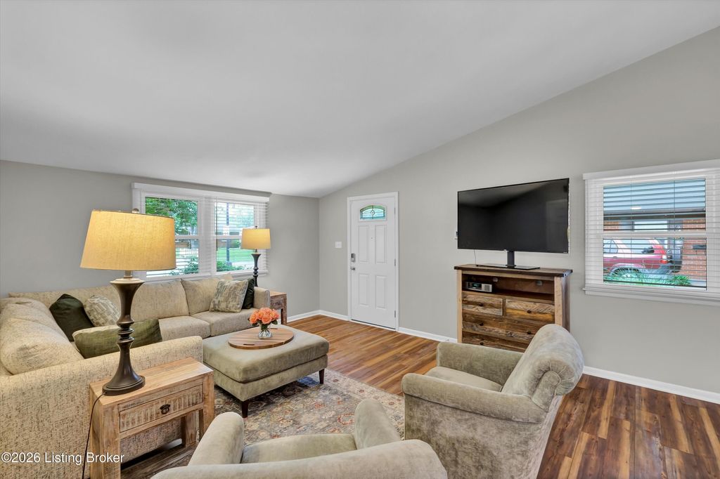 Photo of 3031 Nepperhan Rd, Louisville, KY 40220 (MLS # 1716591)
