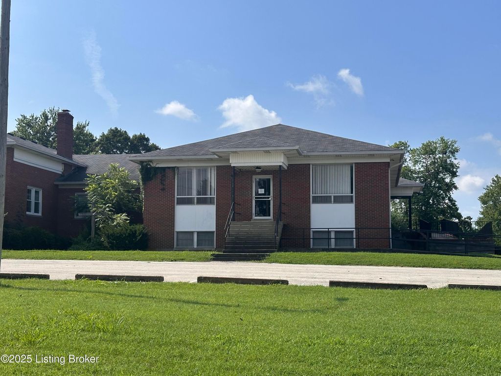Photo of 9801 Cooper Church Dr, Louisville, KY 40229 (MLS # 1704043)
