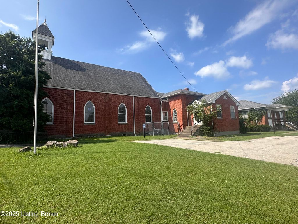 Photo of 9801 Cooper Church Dr, Louisville, KY 40229 (MLS # 1704043)