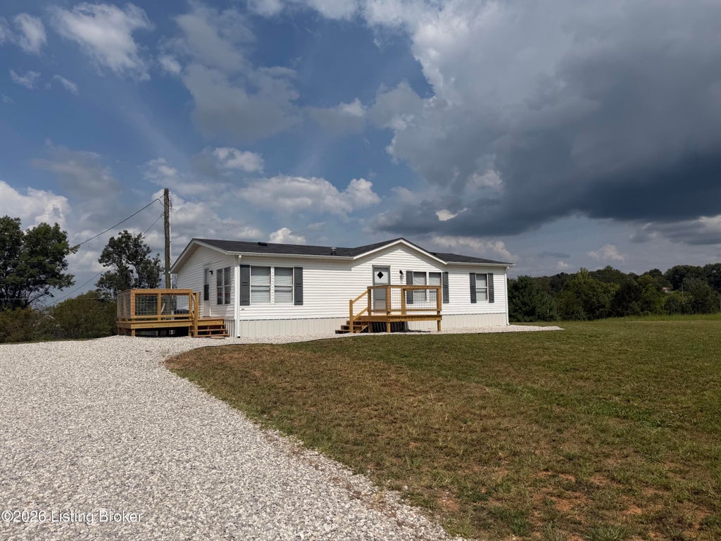 Photo of 70 Youngstown St, Hardyville, KY 42746 (MLS # 1728496)