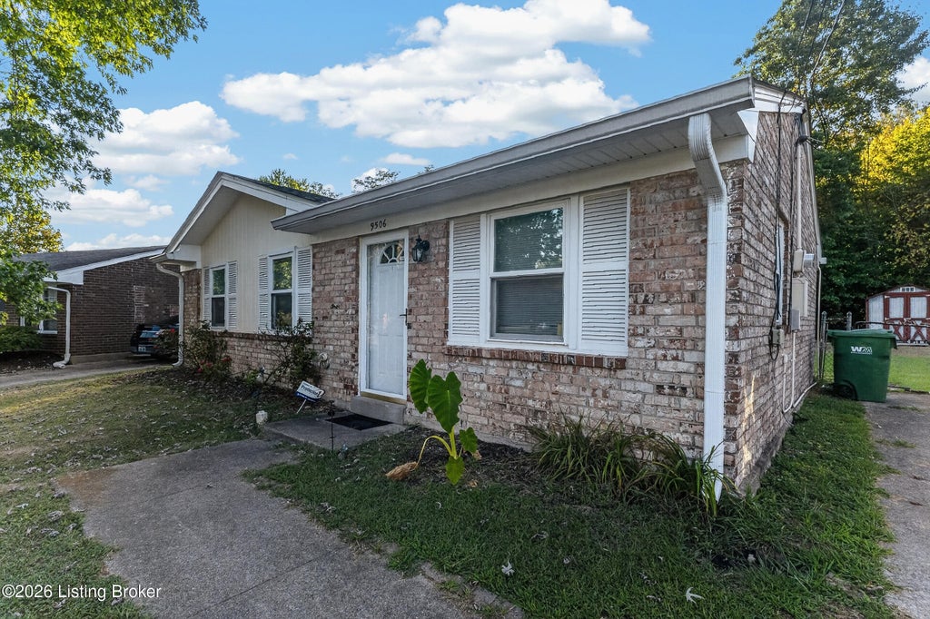 Photo of 9506 Stillridge Pl, Louisville, KY 40229 (MLS # 1728238)