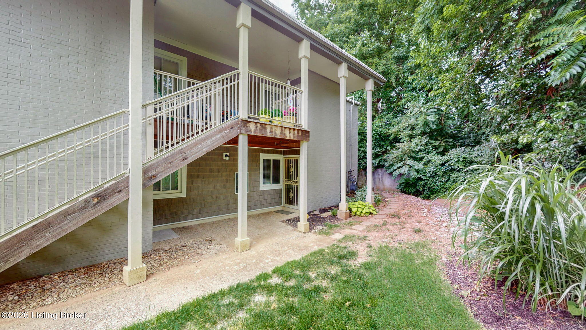 Photo 1 of 38 — 1815 Gardiner Ln APT F52, Louisville, KY 40205