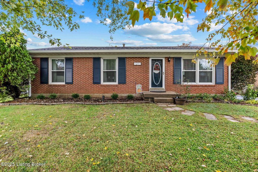 Photo of 1211 Abbeywood Rd, Louisville, KY 40220 (MLS # 1704852)
