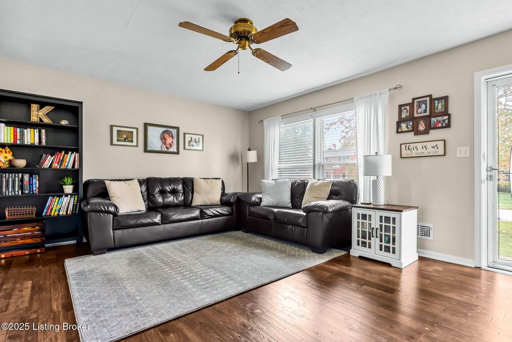 Photo of 1211 Abbeywood Rd, Louisville, KY 40220 (MLS # 1704852)