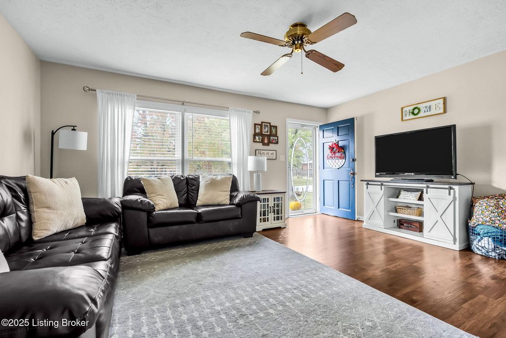 Photo of 1211 Abbeywood Rd, Louisville, KY 40220 (MLS # 1704852)