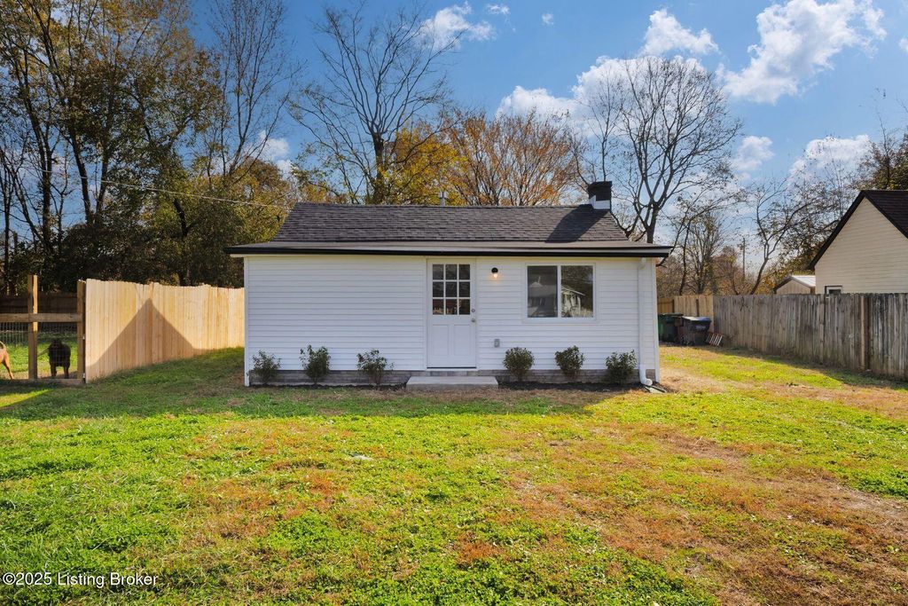 Photo of 4521 River Front Dr, Louisville, KY 40216 (MLS # 1703813)