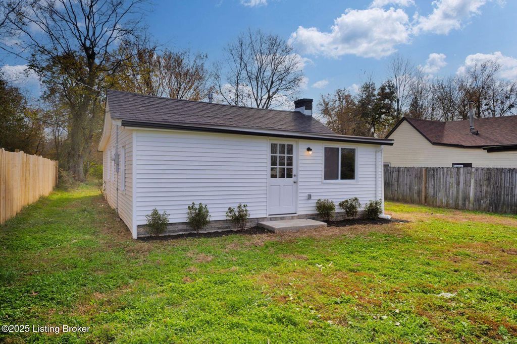 Photo of 4521 River Front Dr, Louisville, KY 40216 (MLS # 1703813)