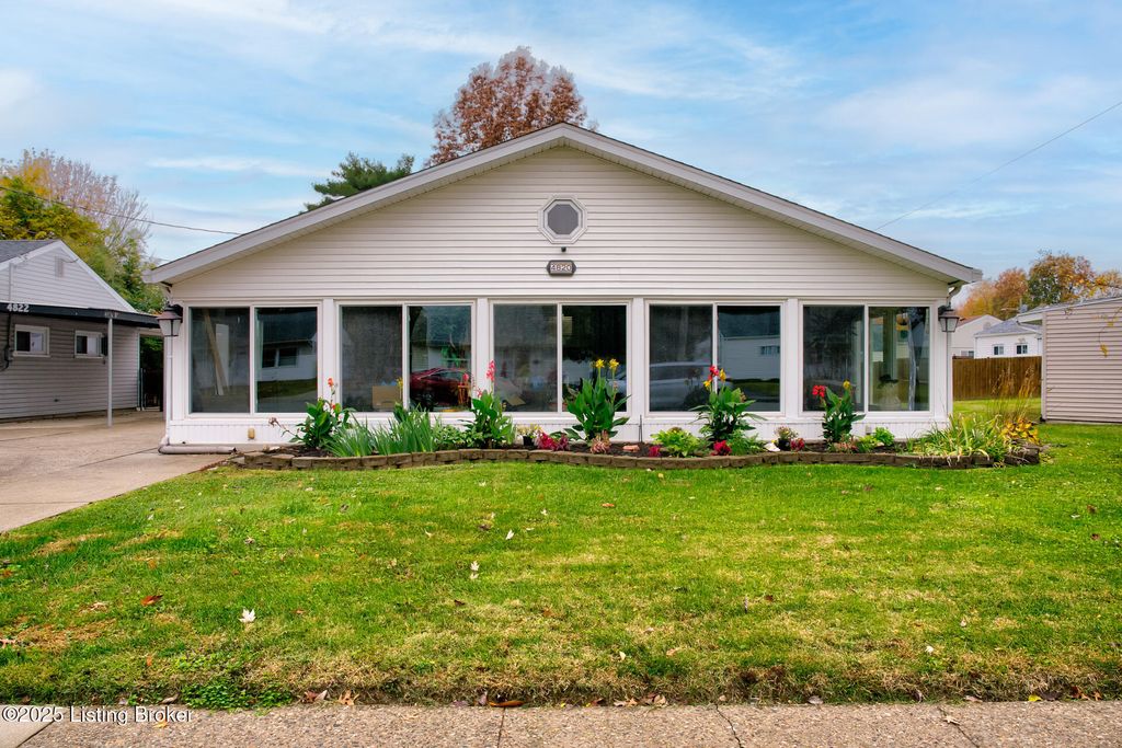 Photo of 4820 Redstart Rd, Louisville, KY 40213 (MLS # 1704932)