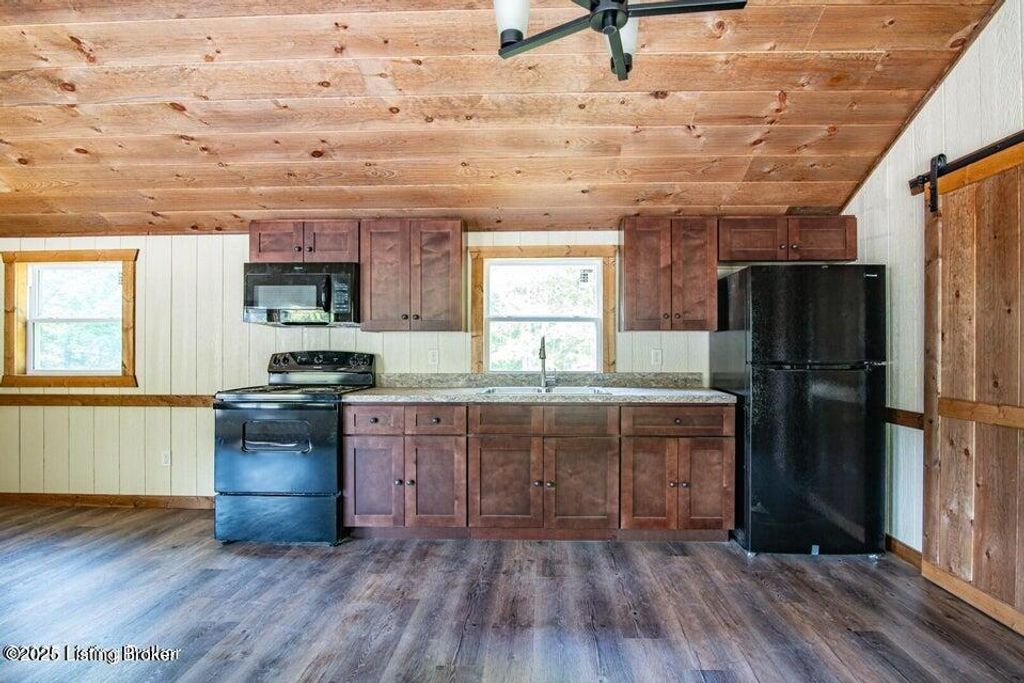 Photo of 133 Tanyard Hollow Rd, Munfordville, KY 42765 (MLS # 1705231)