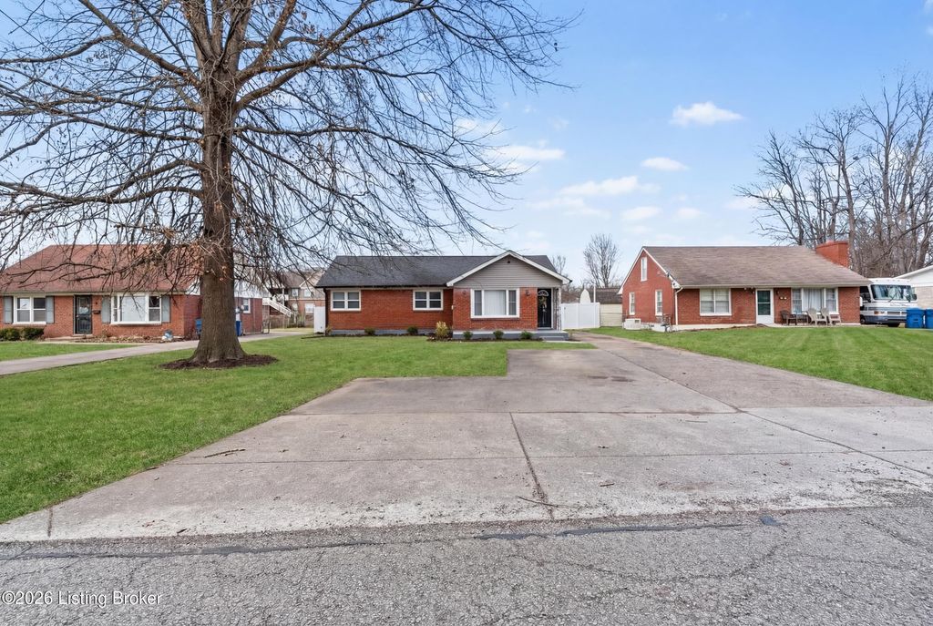 Photo of 4342 Lynnview Dr, Louisville, KY 40216 (MLS # 1707433)