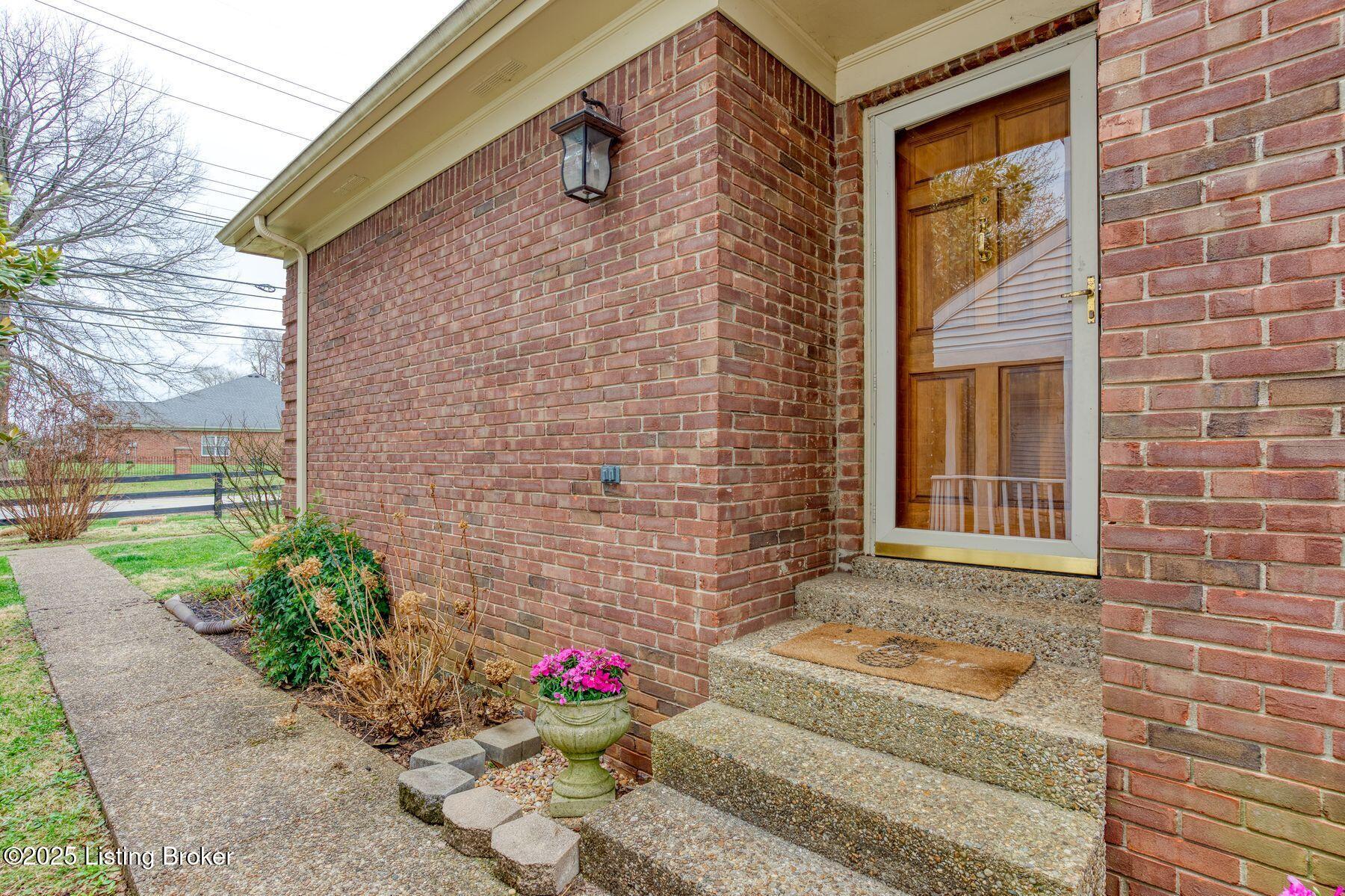 3116 Freys Hill Rd, Louisville, Kentucky image 4