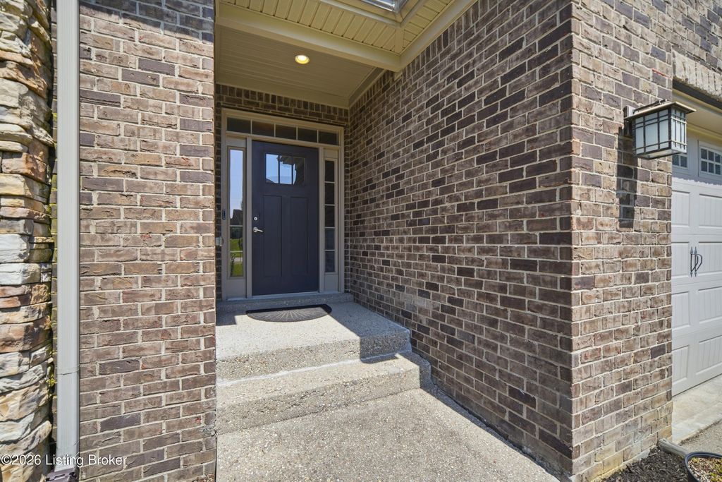 Photo of 18406 Standwick Dr, Louisville, KY 40245 (MLS # 1724407)
