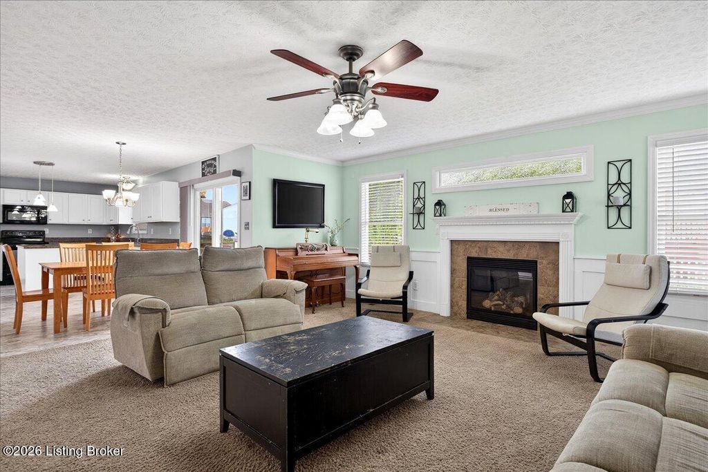 Photo of 210 St Regis Dr, Shelbyville, KY 40065 (MLS # 1711274)