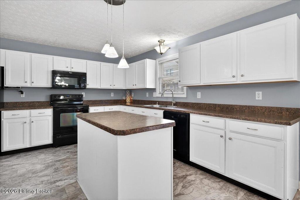 Photo of 210 St Regis Dr, Shelbyville, KY 40065 (MLS # 1711274)