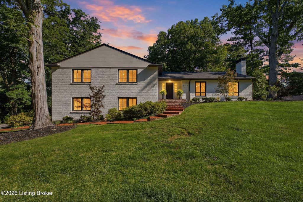 Photo of 5215 Eastwind Rd, Louisville, KY 40207 (MLS # 1726014)