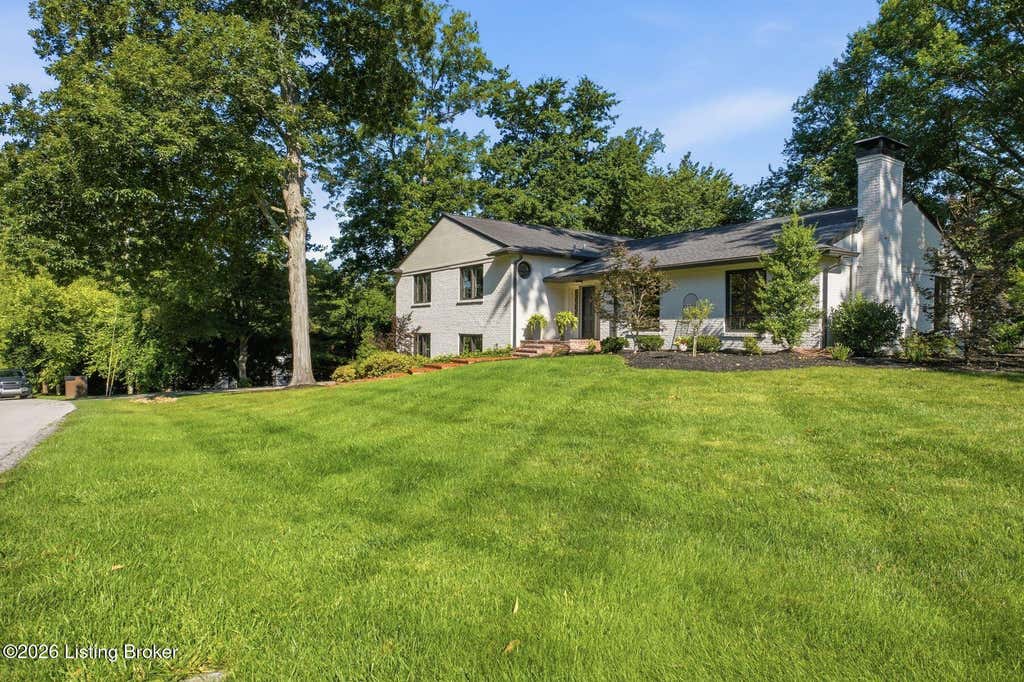 Photo of 5215 Eastwind Rd, Louisville, KY 40207 (MLS # 1726014)
