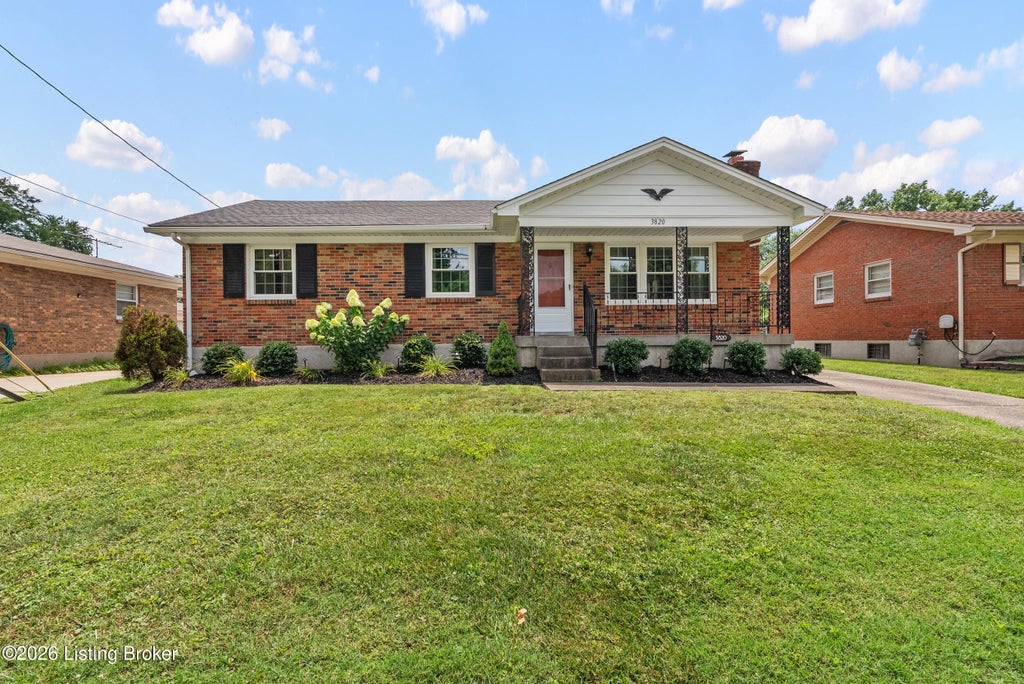 Photo of 3820 Pinecroft Dr, Louisville, KY 40219 (MLS # 1722958)