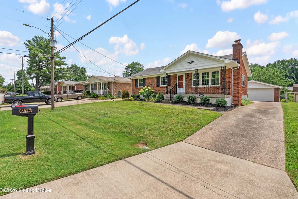 Photo of 3820 Pinecroft Dr, Louisville, KY 40219 (MLS # 1722958)