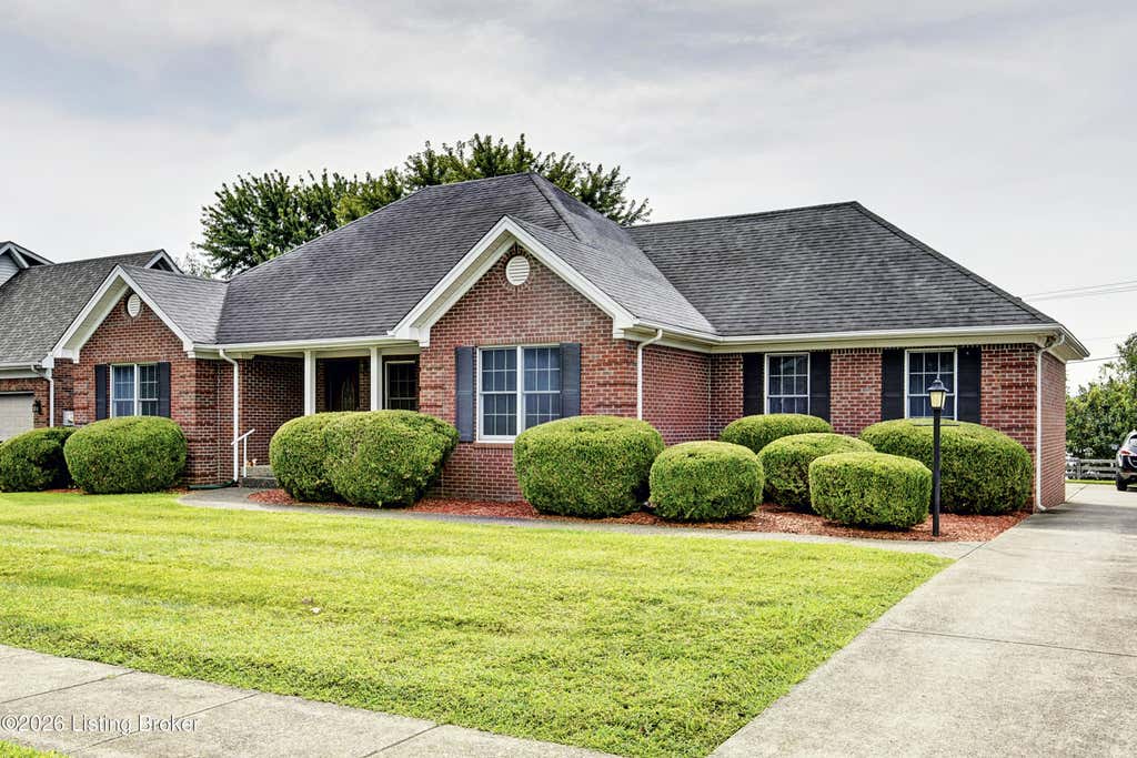 Photo of 410 Old Towne Rd, Louisville, KY 40214 (MLS # 1726600)