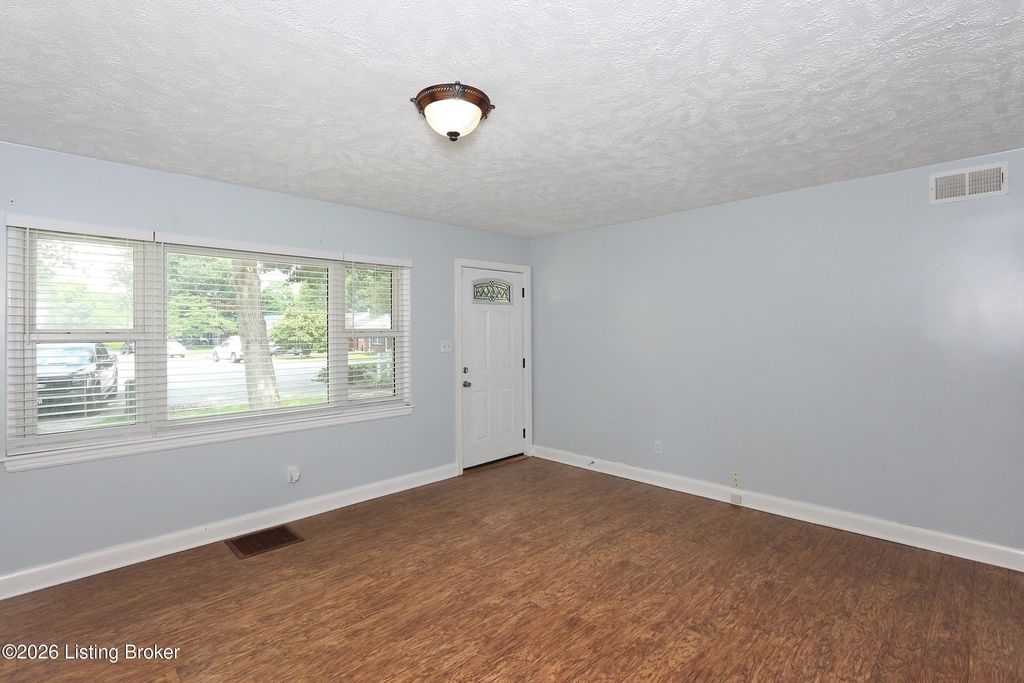 Photo of 1702 Herby Dr, Jeffersonville, IN 47130 (MLS # 1721898)